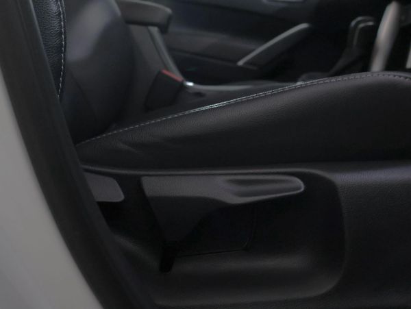 2025-Toyota-Corolla-Cross-18-XS-Hybrid image:15