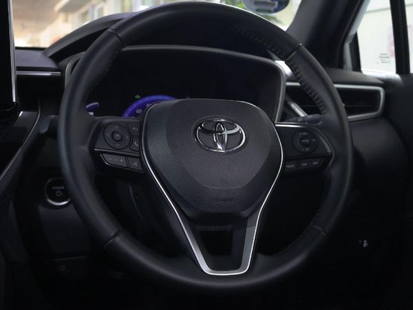 2025-Toyota-Corolla-Cross-18-XS-Hybrid image:16