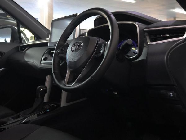 2025-Toyota-Corolla-Cross-18-XS-Hybrid image:27