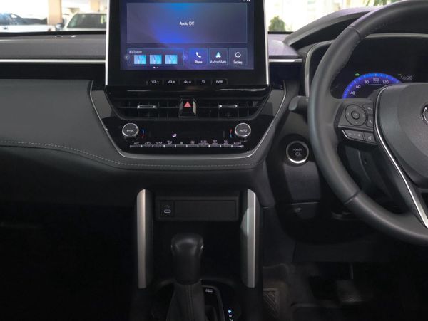 2025-Toyota-Corolla-Cross-18-XS-Hybrid image:28