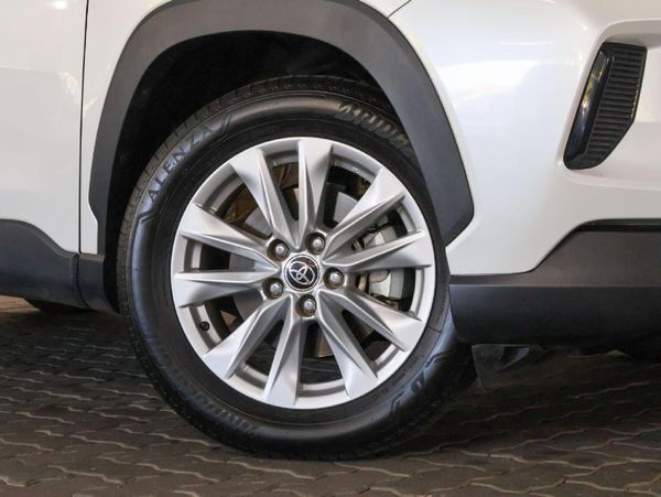 2025-Toyota-Corolla-Cross-18-XS-Hybrid image:2