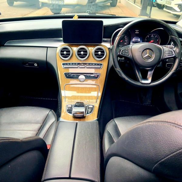 2014-Mercedes-Benz-C-Class-C-220-Bluetec-Avantgarde-Auto image:12