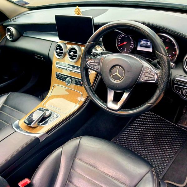 2014-Mercedes-Benz-C-Class-C-220-Bluetec-Avantgarde-Auto image:13
