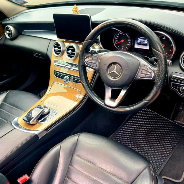 2014-Mercedes-Benz-C-Class-C-220-Bluetec-Avantgarde-Auto image:14