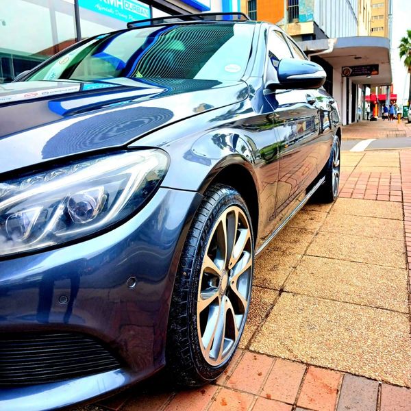 2014-Mercedes-Benz-C-Class-C-220-Bluetec-Avantgarde-Auto image:7