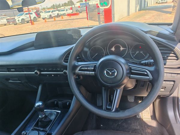 2020-Mazda-3-15-Active-5-dr image:5