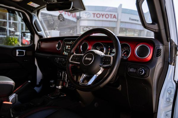 2023-Jeep-Gladiator-Rubicon-36-4x4-Auto-Double-Cab image:12