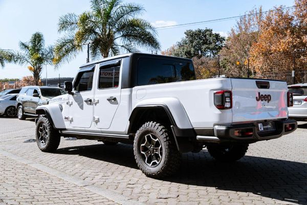 2023-Jeep-Gladiator-Rubicon-36-4x4-Auto-Double-Cab image:4