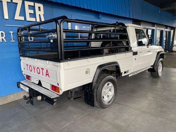 2015-Toyota-Land-Cruiser-79-40-Single-Cab image:9