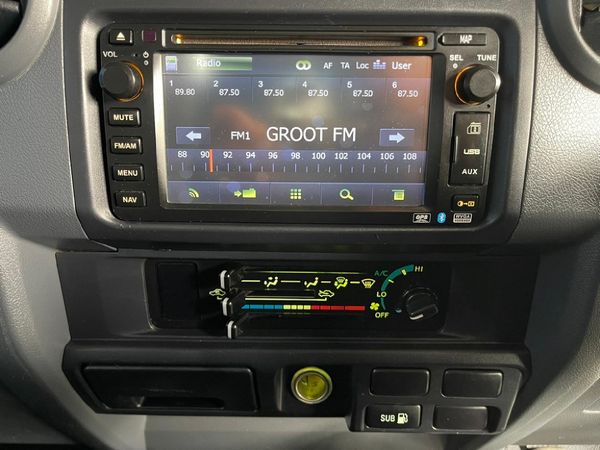 2015-Toyota-Land-Cruiser-79-40-Single-Cab image:5