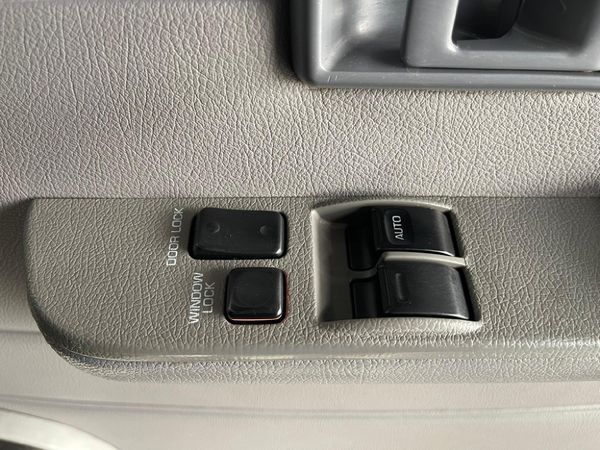 2015-Toyota-Land-Cruiser-79-40-Single-Cab image:6