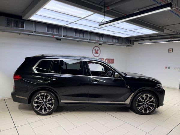 2021-BMW-X7-M50i image:10