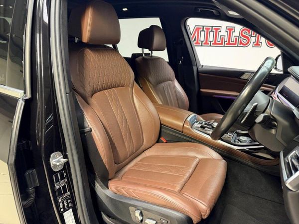 2021-BMW-X7-M50i image:12