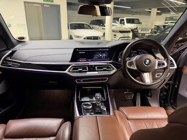 2021-BMW-X7-M50i image:14