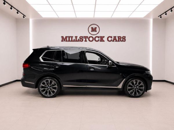 2021-BMW-X7-M50i image:3