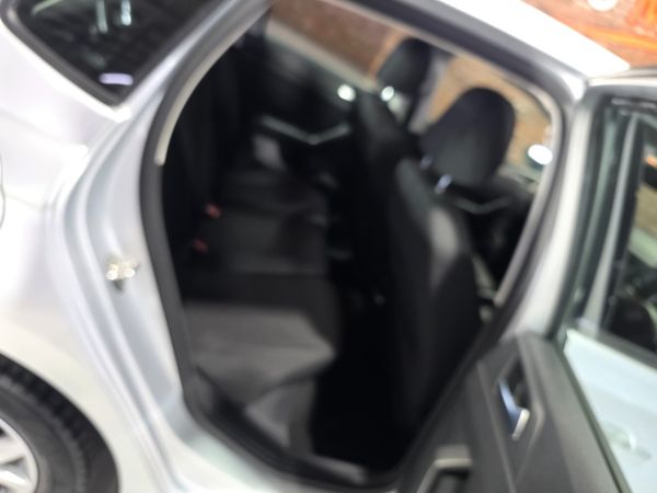 2019-Volkswagen-Polo-10-TSI-Comfortline-Auto image:4