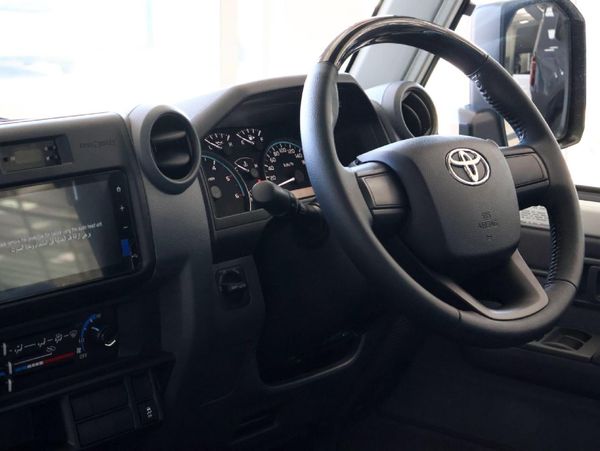 2026-Toyota-Land-Cruiser-79-28-GD-6-Double-Cab image:13
