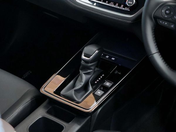 2026-Toyota-Corolla-Cross-18-XR-Hybrid image:12