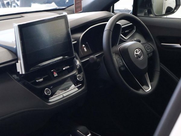 2026-Toyota-Corolla-Cross-18-XR-Hybrid image:17