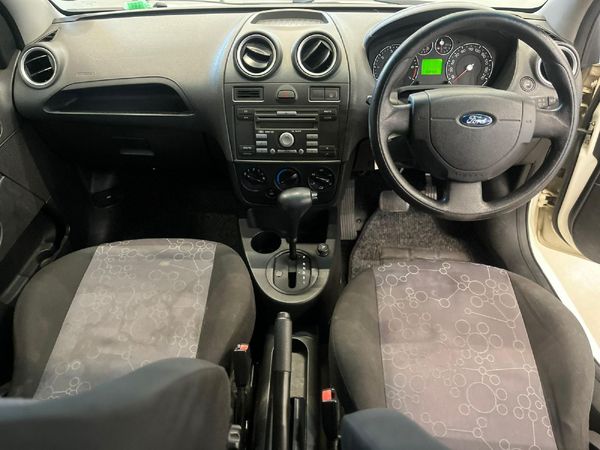 2006-Ford-Fiesta-16i-Ambiente-Auto-5-dr image:9