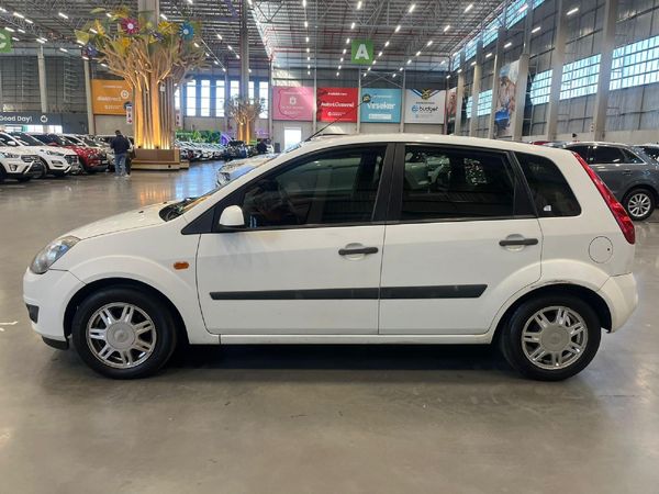 2006-Ford-Fiesta-16i-Ambiente-Auto-5-dr image:5
