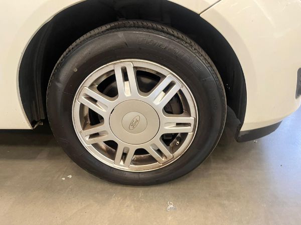 2006-Ford-Fiesta-16i-Ambiente-Auto-5-dr image:8