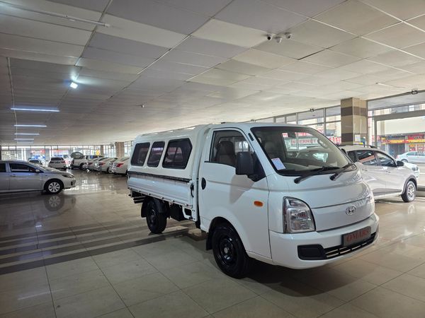 2022-Hyundai-H100-Bakkie-26D-AIRCON-Dropside-Diesel-Manual image:1