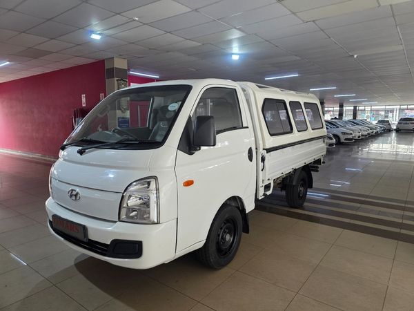 2022-Hyundai-H100-Bakkie-26D-AIRCON-Dropside-Diesel-Manual image:3