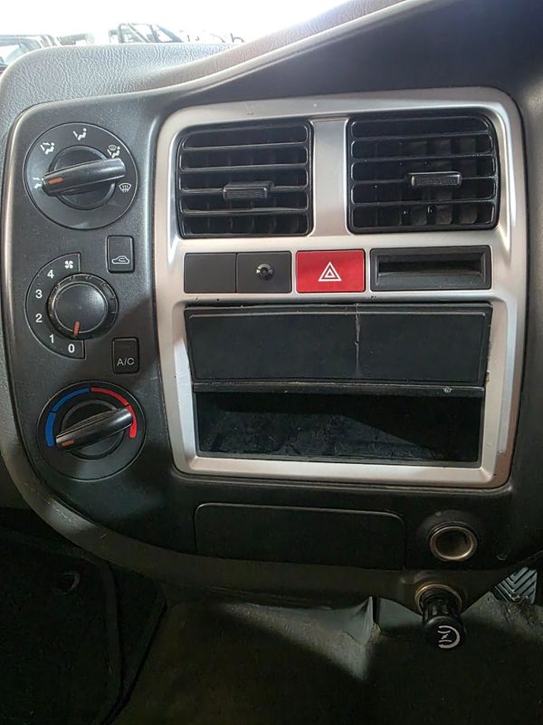2022-Hyundai-H100-Bakkie-26D-AIRCON-Dropside-Diesel-Manual image:7