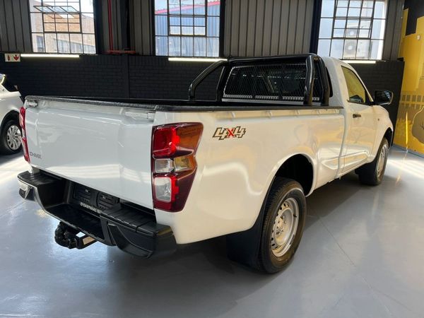2022-Isuzu-D-Max-19-DDI-L-4x4-Auto-Single-Cab image:4