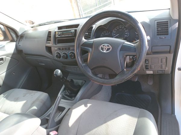2015-Toyota-Hilux-25-D-4D-S-Single-Cab image:5