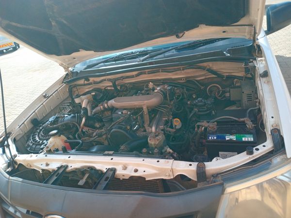 2015-Toyota-Hilux-25-D-4D-S-Single-Cab image:6