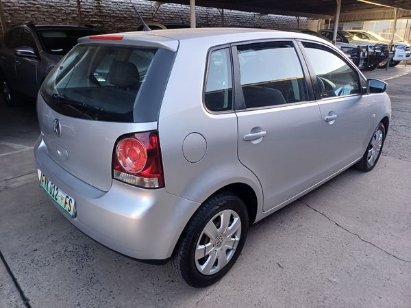 2016-Volkswagen-Polo-Vivo-GP-14-Trendline-5-dr image:4