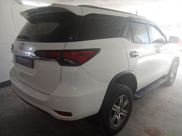 2019-Toyota-Fortuner-24-GD-6-Raised-Body-Auto image:4