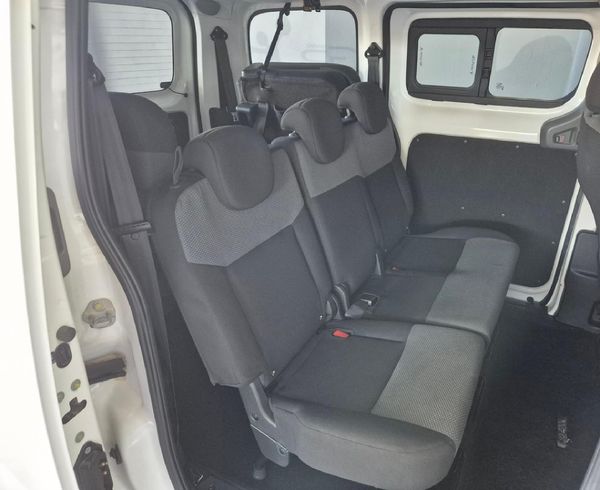 2017-Nissan-NV200-15-dCi-Visia-7-seat image:9