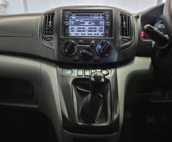 2017-Nissan-NV200-15-dCi-Visia-7-seat image:11