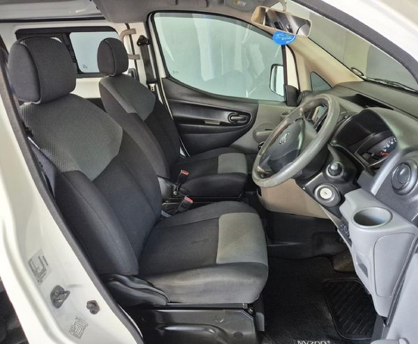 2017-Nissan-NV200-15-dCi-Visia-7-seat image:8