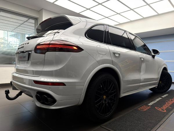 2018-Porsche-Cayenne-GTS-Auto image:10