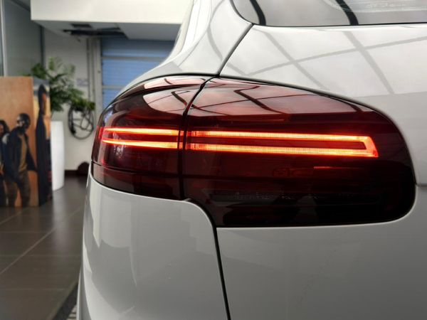 2018-Porsche-Cayenne-GTS-Auto image:12