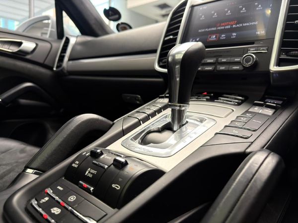 2018-Porsche-Cayenne-GTS-Auto image:19