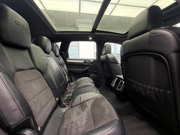 2018-Porsche-Cayenne-GTS-Auto image:22
