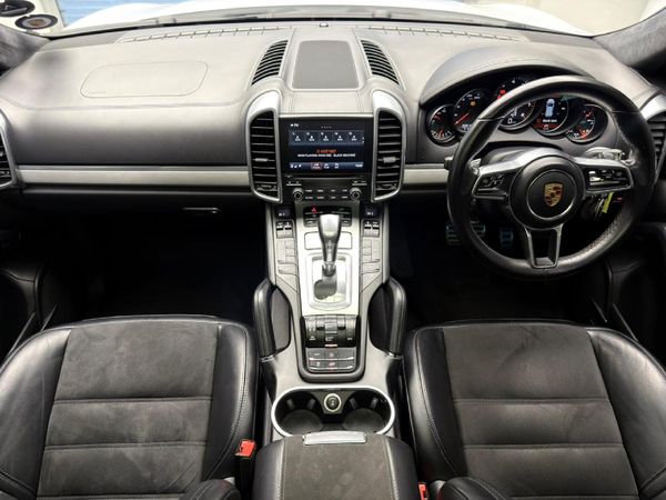2018-Porsche-Cayenne-GTS-Auto image:24