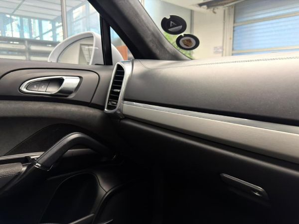 2018-Porsche-Cayenne-GTS-Auto image:29