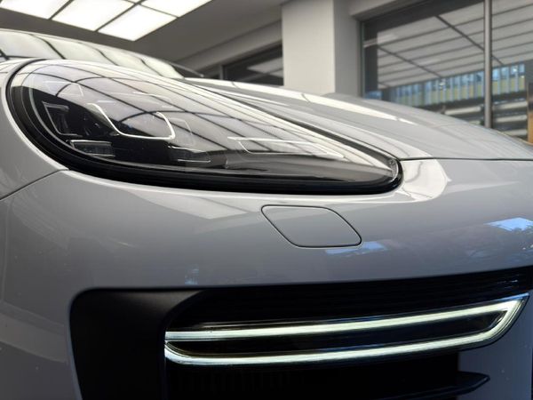 2018-Porsche-Cayenne-GTS-Auto image:32