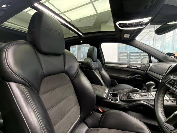 2018-Porsche-Cayenne-GTS-Auto image:33