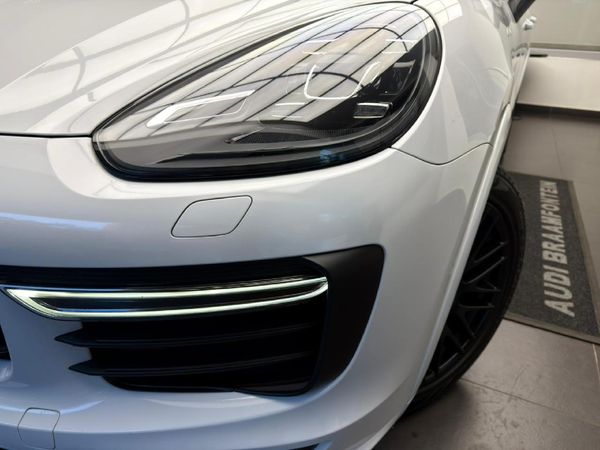 2018-Porsche-Cayenne-GTS-Auto image:6