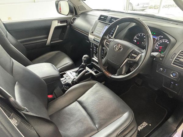 2022-Toyota-Land-Cruiser-Prado-28-GD-VX-L-Auto image:10