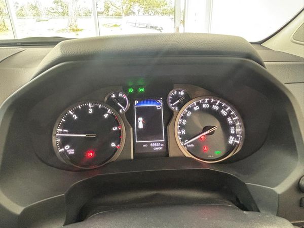 2022-Toyota-Land-Cruiser-Prado-28-GD-VX-L-Auto image:8