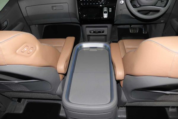 2026-Hyundai-Staria-22d-Luxury-Auto image:11