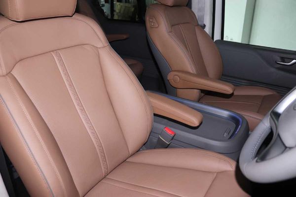 2026-Hyundai-Staria-22d-Luxury-Auto image:16